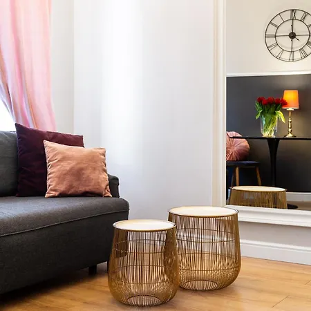 HOUSEHOST Apartment: Łazarza II street-2