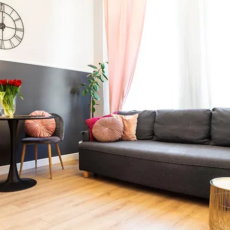 HOUSEHOST Apartment: Łazarza II street-3